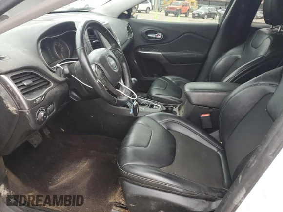 ✅ 2019 Jeep Cherokee Altitude • VIN: 1C4PJLLBXKD184627 • Лот: 70811252. Опубліковано раніше на Copart з пробігом 97 464 миль. Безкоштовний доступ до архіву аукціонних продажів зі США та докладний звіт про історію автомобіля на DreamBid. Зображення 7.