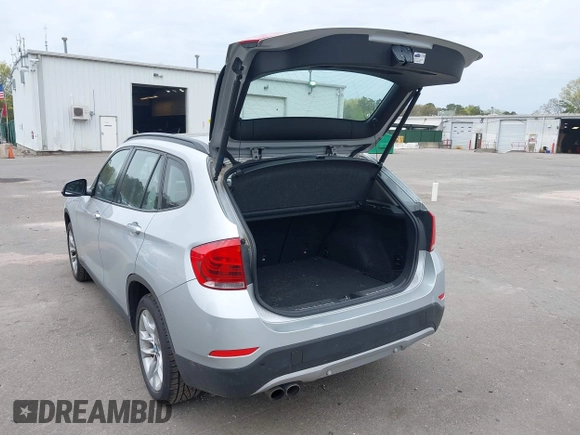 ✅ 2015 BMW X1 xDrive28i • VIN: WBAVL1C52FVY40297 • Lot: 45033501. Wystawiony na IAAI z przebiegiem 81 364 mil. Bezpłatny archiwum sprzedaży aukcyjnych z USA i szczegółowy raport historii pojazdu na DreamBid. Zdjęcie 3.