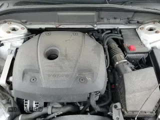 ✅ 2018 Volvo XC60 Inscription • VIN: LYVA22RL7JB069120 • Lot: 57227655. Listed on Copart with 71,552 mi. Free auction sales archive from the USA and detailed vehicle history report at DreamBid. Image 15.