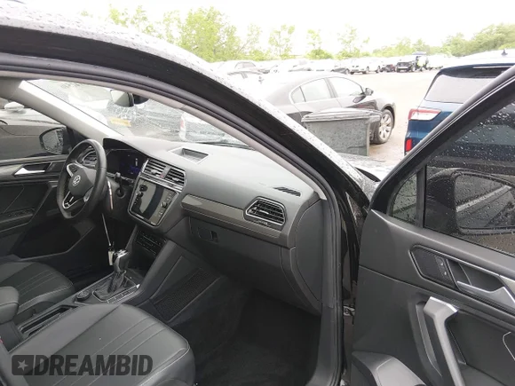 ✅ 2023 Volkswagen Tiguan SE • VIN: 3VVMB7AX6PM006572 • Лот: 45141546. Опубліковано раніше на IAAI з пробігом 55 268 миль. Безкоштовний доступ до архіву аукціонних продажів зі США та докладний звіт про історію автомобіля на DreamBid. Зображення 5.