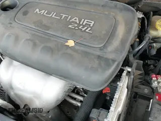 ✅ 2016 Chrysler 200 S • VIN: 1C3CCCBB7GN174508 • Lot: 43526530. Wystawiony na IAAI z przebiegiem 173 526 mil. Bezpłatny archiwum sprzedaży aukcyjnych z USA i szczegółowy raport historii pojazdu na DreamBid. Zdjęcie 19.