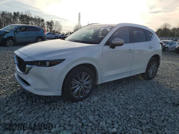 ✅ 2024 Mazda CX-5 Signature • VIN: JM3KFBXYXR0353851 • Lot: 98860885. Wystawiony na Copart z przebiegiem 12 592 mil. Bezpłatny archiwum sprzedaży aukcyjnych z USA i szczegółowy raport historii pojazdu na DreamBid. Zdjęcie 1.