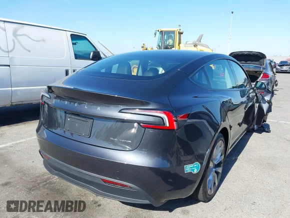 ✅ 2024 Tesla Model 3 Long Range • VIN: 5YJ3E1EB8RF728999 • Lot: 45116601. Wystawiony na IAAI z przebiegiem 13 383 mil. Bezpłatny archiwum sprzedaży aukcyjnych z USA i szczegółowy raport historii pojazdu na DreamBid. Zdjęcie 4.