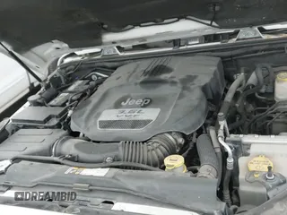 ✅ 2013 Jeep Wrangler Unlimited Sahara • VIN: 1C4HJWEG6DL693380 • Lot: 43645609. Wystawiony na IAAI z przebiegiem 124 086 mil. Bezpłatny archiwum sprzedaży aukcyjnych z USA i szczegółowy raport historii pojazdu na DreamBid. Zdjęcie 19.