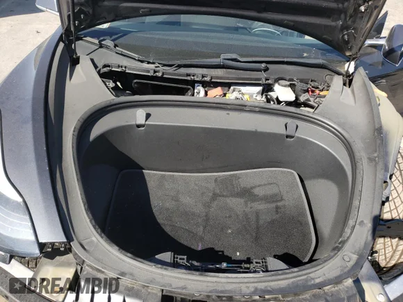 ✅ 2018 Tesla Model 3 Long Range Battery • VIN: 5YJ3E1EBXJF116808 • Лот: 63876782. Опубліковано раніше на Copart з пробігом 68 048 миль. Безкоштовний доступ до архіву аукціонних продажів зі США та докладний звіт про історію автомобіля на DreamBid. Зображення 7.