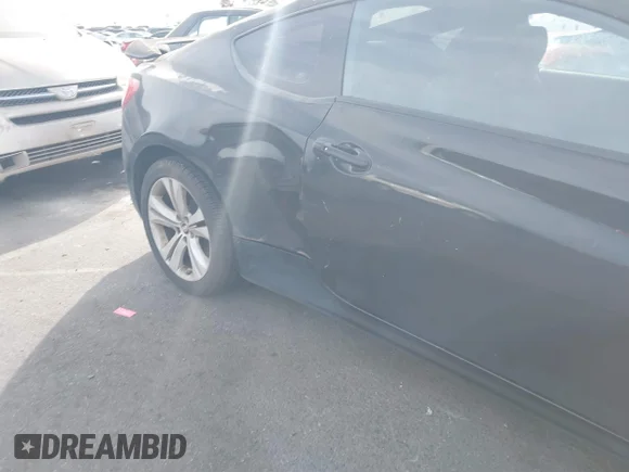 ✅ 2010 Hyundai Genesis Coupe Premium • VIN: KMHHT6KD0AU007940 • Lot: 41398985. Wystawiony na IAAI z przebiegiem 179 065 mil. Bezpłatny archiwum sprzedaży aukcyjnych z USA i szczegółowy raport historii pojazdu na DreamBid. Zdjęcie 6.