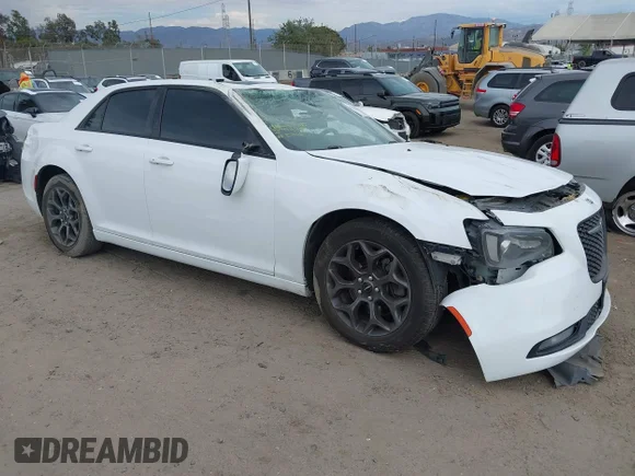 ✅ 2018 Chrysler 300 S • VIN: 2C3CCAGG4JH202046 • Lot: 45276307. Wystawiony na IAAI z przebiegiem 127 017 mil. Bezpłatny archiwum sprzedaży aukcyjnych z USA i szczegółowy raport historii pojazdu na DreamBid. Zdjęcie 1.