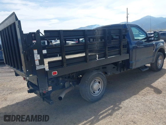 ✅ 2019 Ford F-350 XL • VIN: 1FDBF3A66KEF56746 • Lot: 44884287. Wystawiony na IAAI z przebiegiem 17 888 mil. Bezpłatny archiwum sprzedaży aukcyjnych z USA i szczegółowy raport historii pojazdu na DreamBid. Zdjęcie 4.