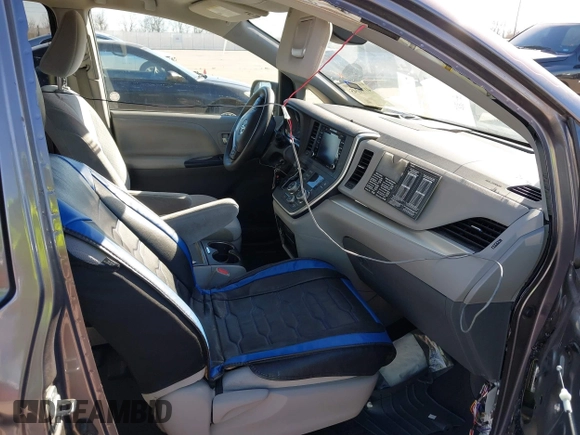 ✅ 2020 Toyota Sienna LE • VIN: 5TDKZ3DC0LS059460 • Lot: 41706145. Wystawiony na IAAI z przebiegiem 193 472 mil. Bezpłatny archiwum sprzedaży aukcyjnych z USA i szczegółowy raport historii pojazdu na DreamBid. Zdjęcie 5.