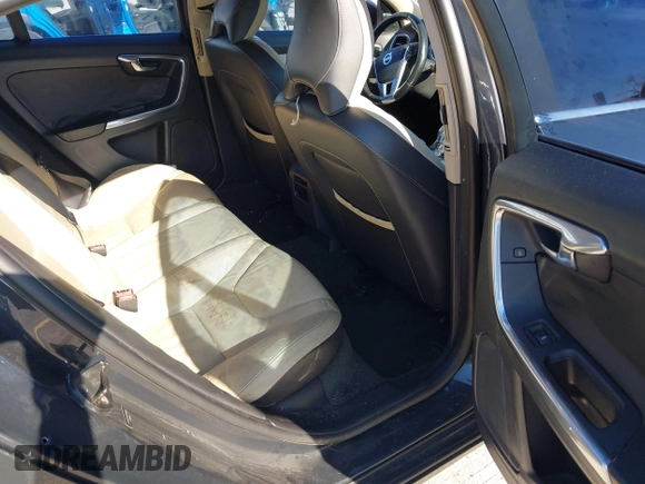✅ 2013 Volvo S60 T5 Premier • VIN: YV1612FS4D2186139 • Lot: 45049940. Wystawiony na IAAI z przebiegiem 184 251 mil. Bezpłatny archiwum sprzedaży aukcyjnych z USA i szczegółowy raport historii pojazdu na DreamBid. Zdjęcie 8.