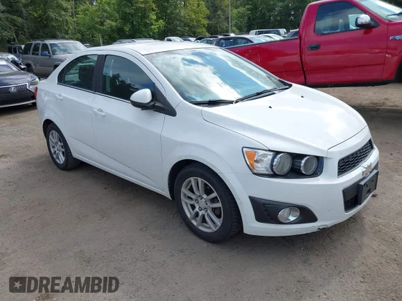 ✅ 2012 Chevrolet Sonic LT • VIN: 1G1JD5SH7C4120781 • Lot: 42956764. Wystawiony na IAAI z przebiegiem 194 219 mil. Bezpłatny archiwum sprzedaży aukcyjnych z USA i szczegółowy raport historii pojazdu na DreamBid. Zdjęcie 1.