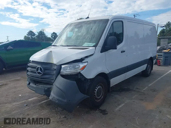 ✅ 2022 Mercedes-Benz Sprinter Cargo • VIN: W1Y70BGYXNT089518 • Lot: 43116007. Wystawiony na IAAI z przebiegiem 85 330 mil. Bezpłatny archiwum sprzedaży aukcyjnych z USA i szczegółowy raport historii pojazdu na DreamBid. Zdjęcie 2.