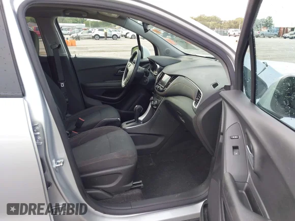 ✅ 2021 Chevrolet Trax LS • VIN: KL7CJNSB1MB335202 • Lot: 43467752. Listed on IAAI with 47,740 mi. Free auction sales archive from the USA and detailed vehicle history report at DreamBid. Image 5.