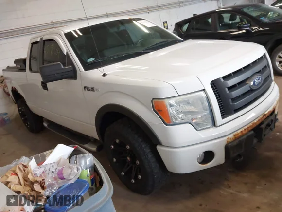 ✅ 2010 Ford F-150 XL • VIN: 1FTEX1E85AKB70009 • Lot: 45192764. Wystawiony na IAAI z przebiegiem 221 978 mil. Bezpłatny archiwum sprzedaży aukcyjnych z USA i szczegółowy raport historii pojazdu na DreamBid. Zdjęcie 1.