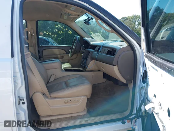✅ 2014 Chevrolet Tahoe LT • VIN: 1GNSKBE07ER249364 • Lot: 44911940. Wystawiony na IAAI z przebiegiem 199 577 mil. Bezpłatny archiwum sprzedaży aukcyjnych z USA i szczegółowy raport historii pojazdu na DreamBid. Zdjęcie 5.