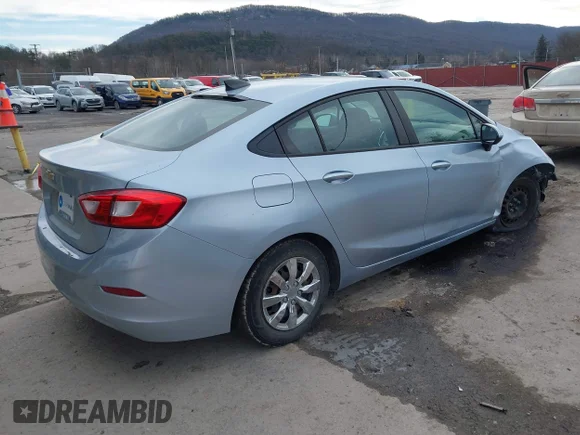✅ 2018 Chevrolet Cruze LS • VIN: 1G1BC5SM0J7153329 • Lot: 44134065. Wystawiony na IAAI z przebiegiem 93 779 mil. Bezpłatny archiwum sprzedaży aukcyjnych z USA i szczegółowy raport historii pojazdu na DreamBid. Zdjęcie 4.