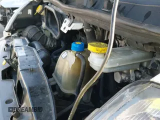 ✅ 2017 Ram ProMaster Cargo • VIN: 3C6TRVAG2HE532145 • Lot: 43817779. Wystawiony na IAAI z przebiegiem 260 675 mil. Bezpłatny archiwum sprzedaży aukcyjnych z USA i szczegółowy raport historii pojazdu na DreamBid. Zdjęcie 19.