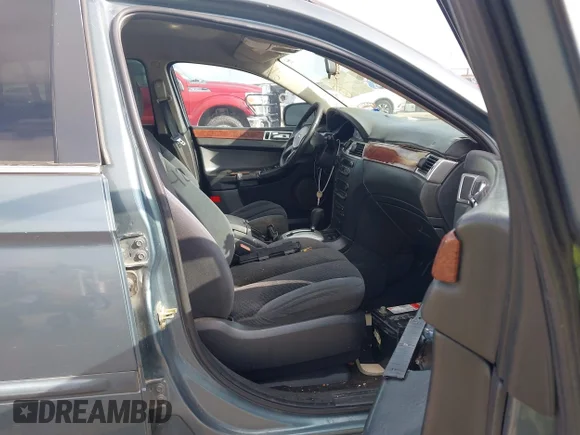 ✅ 2005 Chrysler Pacifica Touring • VIN: 2C4GM68455R656009 • Lot: 42199545. Wystawiony na IAAI z przebiegiem 170 343 mil. Bezpłatny archiwum sprzedaży aukcyjnych z USA i szczegółowy raport historii pojazdu na DreamBid. Zdjęcie 5.