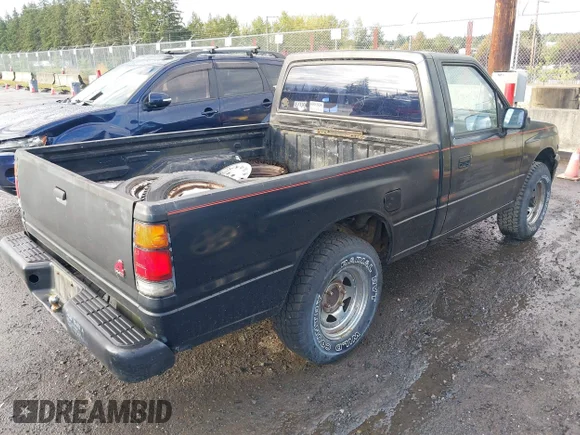 ✅ 1991 Isuzu Conventional • VIN: 4S1CR11ZXM4215835 • Lot: 43325646. Listed on IAAI with 124,779 mi. Free auction sales archive from the USA and detailed vehicle history report at DreamBid. Image 4.
