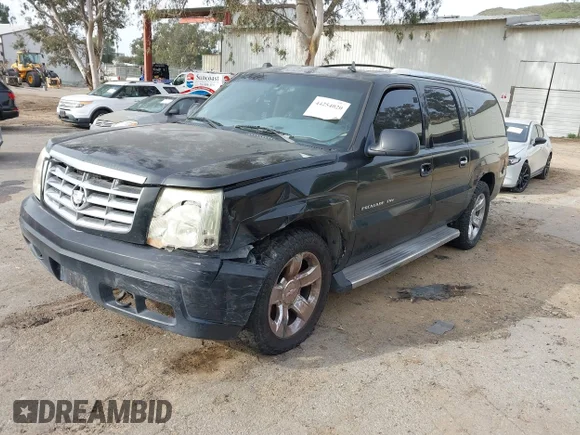 ✅ 2005 Cadillac Escalade ESV Platinum Edition • VIN: 3GYFK66N15G262424 • Lot: 44254020. Wystawiony na IAAI z przebiegiem 158 535 mil. Bezpłatny archiwum sprzedaży aukcyjnych z USA i szczegółowy raport historii pojazdu na DreamBid. Zdjęcie 2.