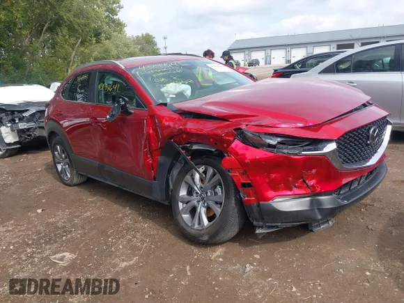 ✅ 2025 Mazda CX-30 S Preferred • VIN: 3MVDMBCM4SM784228 • Лот: 43294641. Опубліковано раніше на IAAI з пробігом 13 966 миль. Безкоштовний доступ до архіву аукціонних продажів зі США та докладний звіт про історію автомобіля на DreamBid. Зображення 1.