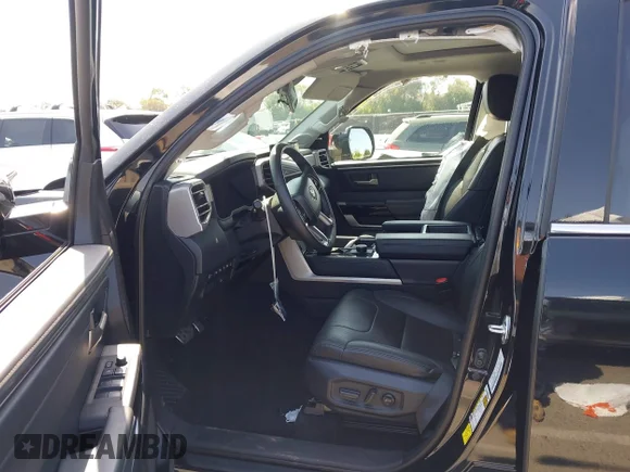 ✅ 2023 Toyota Tundra Limited Hybrid • VIN: 5TFJC5AB4PX001971 • Lot: 44743585. Wystawiony na IAAI z przebiegiem 33 249 mil. Bezpłatny archiwum sprzedaży aukcyjnych z USA i szczegółowy raport historii pojazdu na DreamBid. Zdjęcie 5.