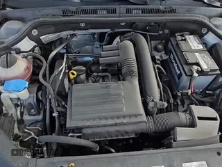 ✅ 2017 Volkswagen Jetta S • VIN: 3VW2B7AJ0HM290121 • Lot: 90040515. Wystawiony na Copart z przebiegiem 83 754 mil. Bezpłatny archiwum sprzedaży aukcyjnych z USA i szczegółowy raport historii pojazdu na DreamBid. Zdjęcie 14.