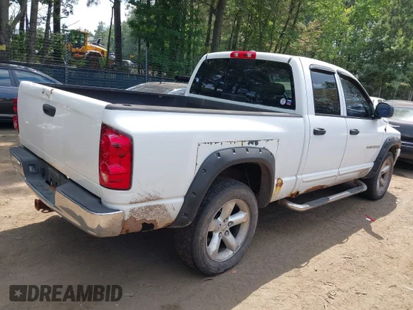 ✅ 2007 Dodge 1500 SLT • VIN: 1D7HU182X7J534393 • Lot: 45410644. Wystawiony na IAAI z przebiegiem 185 478 mil. Bezpłatny archiwum sprzedaży aukcyjnych z USA i szczegółowy raport historii pojazdu na DreamBid. Zdjęcie 4.