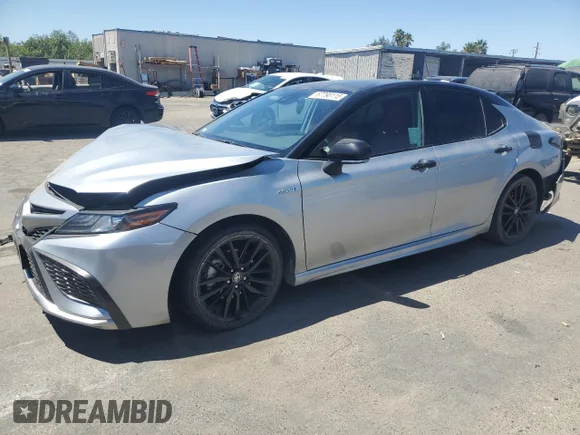 ✅ 2021 Toyota Camry Hybrid XSE • VIN: 4T1K31AK5MU031096 • Лот: 67790115. Опубліковано раніше на Copart з пробігом 74 130 миль. Безкоштовний доступ до архіву аукціонних продажів зі США та докладний звіт про історію автомобіля на DreamBid. Зображення 1.