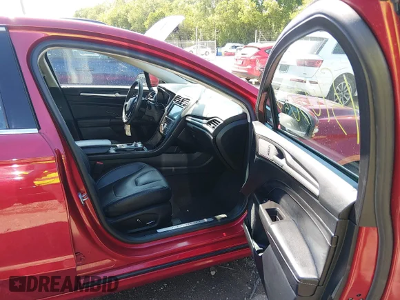 ✅ 2020 Ford Fusion Titanium • VIN: 3FA6P0D9XLR178989 • Lot: 45103059. Wystawiony na IAAI z przebiegiem 39 039 mil. Bezpłatny archiwum sprzedaży aukcyjnych z USA i szczegółowy raport historii pojazdu na DreamBid. Zdjęcie 5.