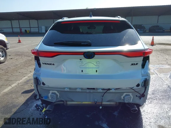 ✅ 2024 Toyota Venza LE • VIN: JTEAAAAH7RJ155305 • Lot: 42184586. Wystawiony na IAAI z przebiegiem 15 805 mil. Bezpłatny archiwum sprzedaży aukcyjnych z USA i szczegółowy raport historii pojazdu na DreamBid. Zdjęcie 17.