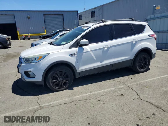 ✅ 2017 Ford Escape SE • VIN: 1FMCU9GD6HUB45915 • Лот: 56862976. Опубликован ранее на Copart с пробегом 111 406 миль. Бесплатный доступ к архиву аукционных продаж из США и подробный отчёт об истории автомобиля на DreamBid. Изображение 1.
