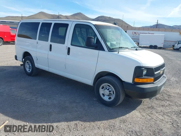 ✅ 2016 Chevrolet Express Passenger LS • VIN: 1GNWGEFG5G1293462 • Lot: 44601627. Wystawiony na IAAI z przebiegiem 21 698 mil. Bezpłatny archiwum sprzedaży aukcyjnych z USA i szczegółowy raport historii pojazdu na DreamBid. Zdjęcie 1.