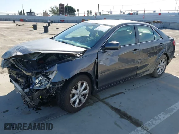 ✅ 2011 Toyota Camry LE • VIN: JTNBK3EK3B3051388 • Lot: 44385134. Wystawiony na IAAI z przebiegiem 97 498 mil. Bezpłatny archiwum sprzedaży aukcyjnych z USA i szczegółowy raport historii pojazdu na DreamBid. Zdjęcie 2.