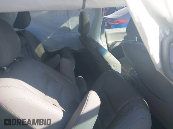 ✅ 2016 Toyota Sienna Limited Premium • VIN: 5TDYK3DC0GS709764 • Lot: 44051813. Wystawiony na IAAI z przebiegiem 122 751 mil. Bezpłatny archiwum sprzedaży aukcyjnych z USA i szczegółowy raport historii pojazdu na DreamBid. Zdjęcie 8.