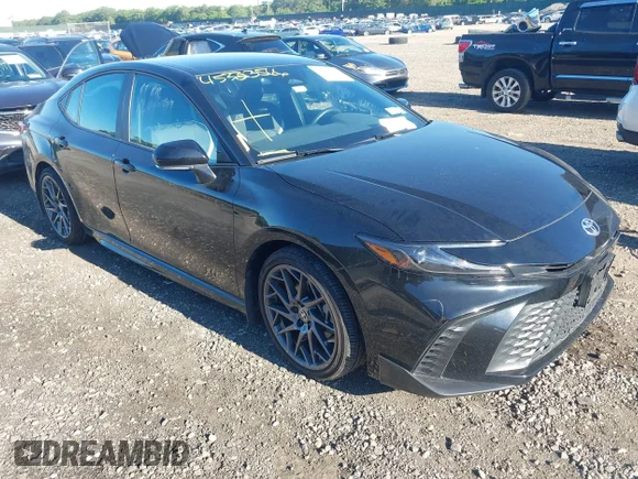 ✅ 2025 Toyota Camry LE • VIN: 4T1DAACK5SU162053 • Lot: 45323566. Wystawiony na IAAI z przebiegiem 8 832 mil. Bezpłatny archiwum sprzedaży aukcyjnych z USA i szczegółowy raport historii pojazdu na DreamBid. Zdjęcie 1.