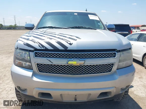 ✅ 2011 Chevrolet Suburban LS • VIN: 1GNSCHE02BR376132 • Lot: 43143881. Wystawiony na IAAI z przebiegiem 137 867 mil. Bezpłatny archiwum sprzedaży aukcyjnych z USA i szczegółowy raport historii pojazdu na DreamBid. Zdjęcie 6.
