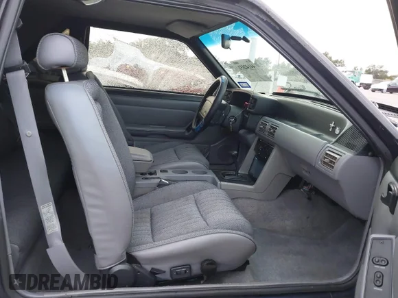 ✅ 1993 Ford Mustang LX • VIN: 1FACP41E7PF177202 • Lot: 44142031. Wystawiony na IAAI z przebiegiem 61 739 mil. Bezpłatny archiwum sprzedaży aukcyjnych z USA i szczegółowy raport historii pojazdu na DreamBid. Zdjęcie 5.