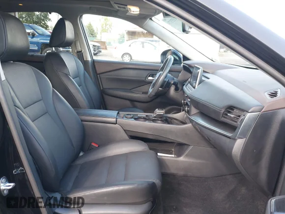 ✅ 2023 Nissan Rogue SV • VIN: 5N1BT3BB3PC858700 • Lot: 43353173. Wystawiony na IAAI z przebiegiem 30 019 mil. Bezpłatny archiwum sprzedaży aukcyjnych z USA i szczegółowy raport historii pojazdu na DreamBid. Zdjęcie 5.