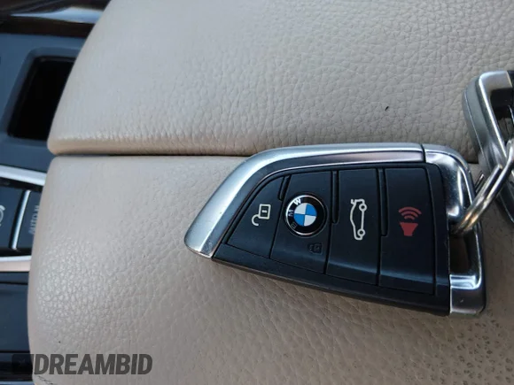 ✅ 2015 BMW X5 xDrive50i • VIN: 5UXKR6C58F0J77380 • Лот: 45117214. Опубліковано раніше на IAAI з пробігом 167 507 миль. Безкоштовний доступ до архіву аукціонних продажів зі США та докладний звіт про історію автомобіля на DreamBid. Зображення 11.