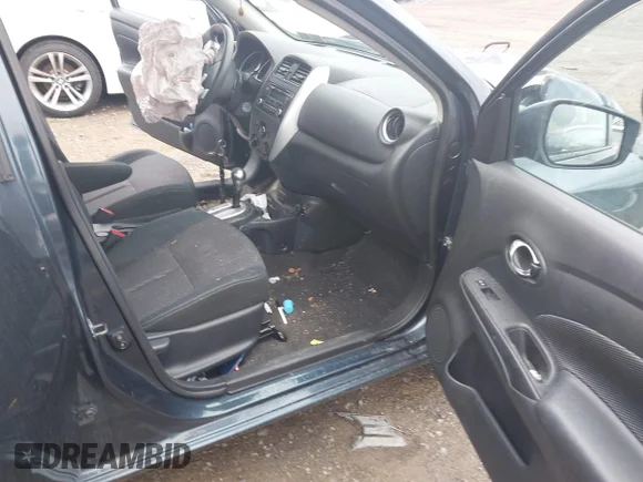 ✅ 2017 Nissan Versa SV • VIN: 3N1CN7AP8HL828981 • Лот: 44675754. Опубліковано раніше на IAAI з пробігом Не вказано. Безкоштовний доступ до архіву аукціонних продажів зі США та докладний звіт про історію автомобіля на DreamBid. Зображення 5.