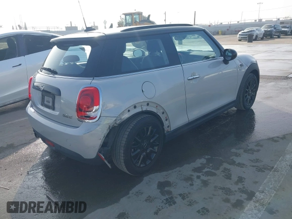 ✅ 2019 MINI Hardtop Cooper • VIN: WMWXP5C5XK2H30083 • Lot: 43957898. Wystawiony na IAAI z przebiegiem 92 689 mil. Bezpłatny archiwum sprzedaży aukcyjnych z USA i szczegółowy raport historii pojazdu na DreamBid. Zdjęcie 4.