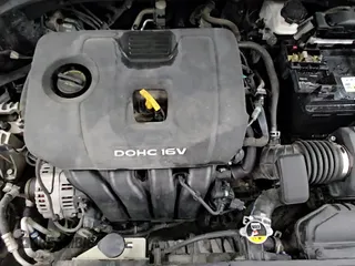 2017 Hyundai Elantra SE z VIN 5NPD84LF8HH014583, wystawiony jako Copart lot #75925354 z przebiegiem 102 148 mil mil oraz Czysty tytuł • Clean title. Historia ofert i sprzedaży dostępna na DreamBid. Obrazek 13.