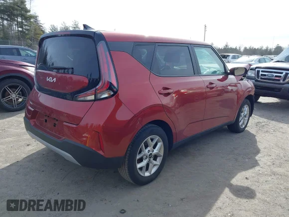✅ 2023 Kia Soul LX • VIN: KNDJ23AU4P7193658 • Lot: 44629050. Wystawiony na IAAI z przebiegiem 27 589 mil. Bezpłatny archiwum sprzedaży aukcyjnych z USA i szczegółowy raport historii pojazdu na DreamBid. Zdjęcie 4.