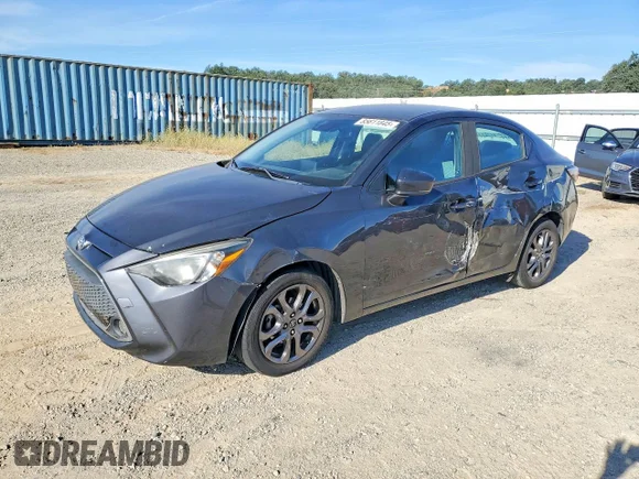 ✅ 2019 Toyota Yaris L • VIN: 3MYDLBYV2KY525026 • Lot: 85611845. Wystawiony na Copart z przebiegiem 79 210 mil. Bezpłatny archiwum sprzedaży aukcyjnych z USA i szczegółowy raport historii pojazdu na DreamBid. Zdjęcie 1.