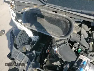 ✅ 2019 Ford Transit Passenger XL • VIN: 1FBAX2CM2KKA99488 • Lot: 71166995. Wystawiony na Copart z przebiegiem 136 593 mil. Bezpłatny archiwum sprzedaży aukcyjnych z USA i szczegółowy raport historii pojazdu na DreamBid. Zdjęcie 15.