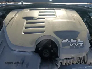 ✅ 2018 Chrysler 300 Touring • VIN: 2C3CCAAG4JH250123 • Lot: 86633505. Wystawiony na Copart z przebiegiem 101 647 mil. Bezpłatny archiwum sprzedaży aukcyjnych z USA i szczegółowy raport historii pojazdu na DreamBid. Zdjęcie 15.