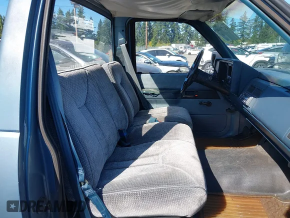 ✅ 1988 GMC Sierra 2500 • VIN: 1GTFC24K3JE527950 • Lot: 43277640. Wystawiony na IAAI z przebiegiem 226 027 mil. Bezpłatny archiwum sprzedaży aukcyjnych z USA i szczegółowy raport historii pojazdu na DreamBid. Zdjęcie 8.