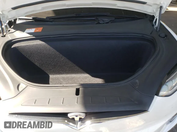 ✅ 2018 Tesla Model X 75D • VIN: 5YJXCBE29JF110950 • Лот: 61303405. Опубліковано раніше на Copart з пробігом 95 100 миль. Безкоштовний доступ до архіву аукціонних продажів зі США та докладний звіт про історію автомобіля на DreamBid. Зображення 11.