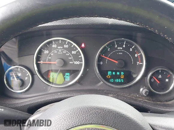 ✅ 2011 Jeep Wrangler Unlimited Sahara • VIN: 1J4HA5H14BL588376 • Lot: 45171002. Wystawiony na IAAI z przebiegiem 101 865 mil. Bezpłatny archiwum sprzedaży aukcyjnych z USA i szczegółowy raport historii pojazdu na DreamBid. Zdjęcie 7.